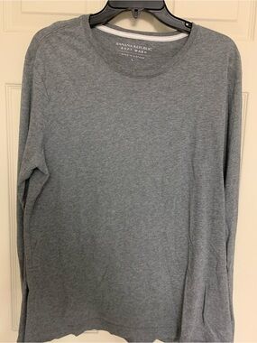 Banana Republic men’s Soft Wash Long Sleeve Tee - Gray Heather